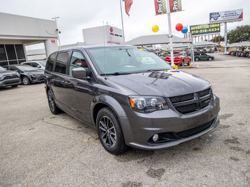 Used 2018 Dodge Grand Caravan SE image 5