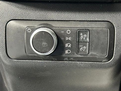 Used 2021 Ford Escape SE w/ SE Sport Appearance Package image 28