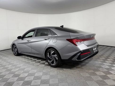 Used 2025 Hyundai Elantra Limited FWD image 9