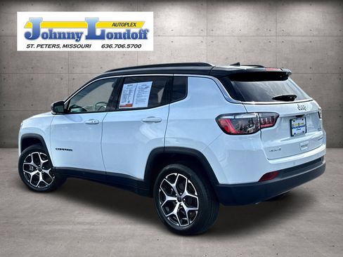 Used 2025 Jeep Compass Limited AWD/4WD image 3