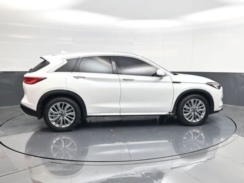 Used 2023 INFINITI QX50 Luxe FWD image 2