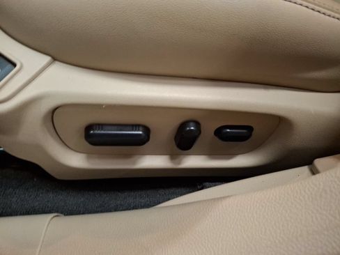Used 2017 Ford Taurus Limited FWD image 16