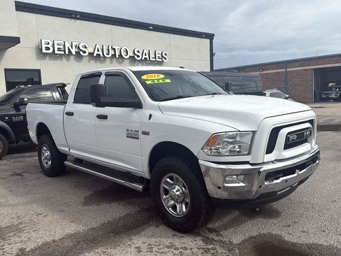 Used 2018 RAM 2500 Tradesman w/ Chrome Appearance Group AWD/4WD image 4