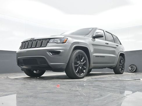 Used 2021 Jeep Grand Cherokee Laredo X image 25