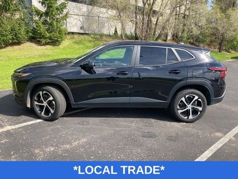 Used 2024 Chevrolet Trax RS w/ Sunroof Package FWD image 9
