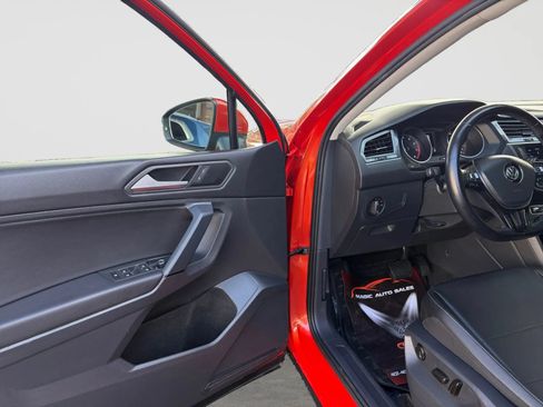 Used 2019 Volkswagen Tiguan SE w/ Panoramic Sunroof Package AWD/4WD image 11