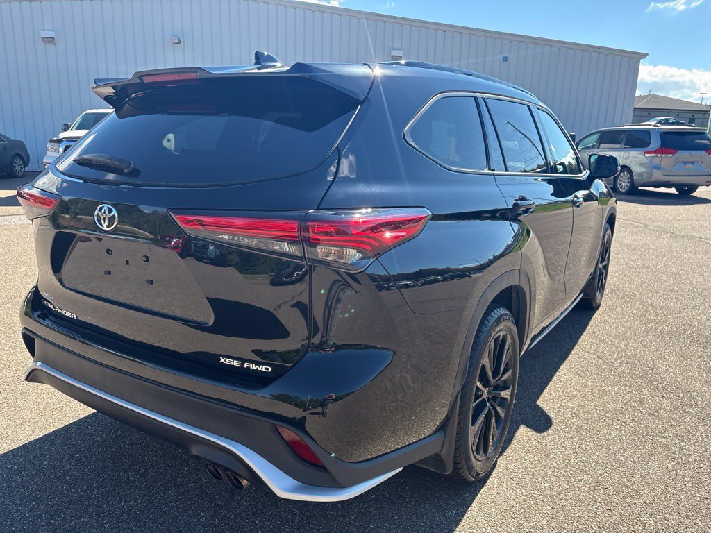 Used 2023 Toyota Highlander XSE AWD/4WD image 7