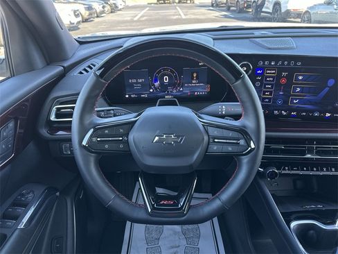 Used 2025 Chevrolet Traverse RS image 14