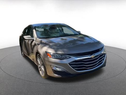 Used 2024 Chevrolet Malibu LT image 3