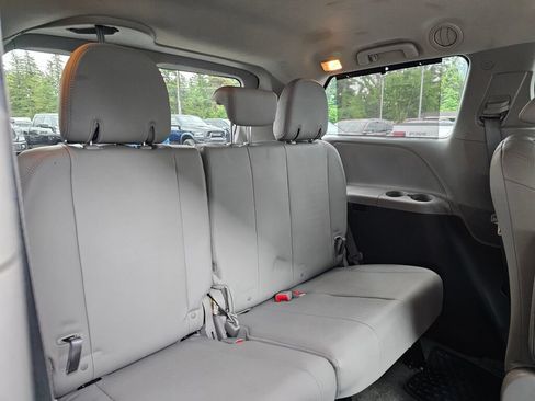 Used 2018 Toyota Sienna XLE AWD/4WD image 14