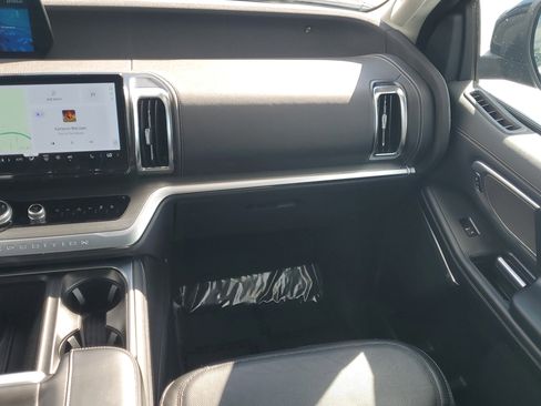 Certified 2025 Ford Expedition Max Platinum image 18