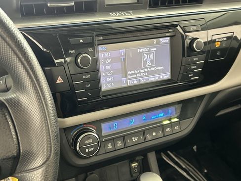 Used 2016 Toyota Corolla LE FWD image 17