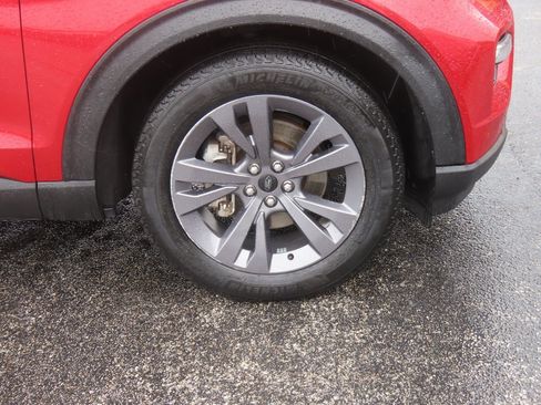 Used 2023 Ford Explorer XLT w/ Equipment Group 202A RWD image 9