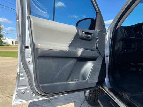 Used 2019 Toyota Tacoma SR w/ SR Convenience Package AWD/4WD image 11