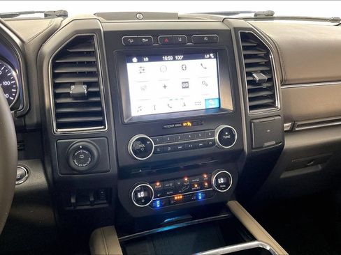 Used 2018 Ford Expedition Limited w/ Equipment Group 301A AWD/4WD image 9