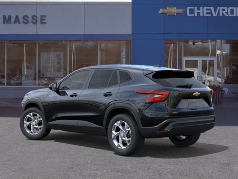 New 2026 Chevrolet Trax LS w/ LS Convenience Package FWD image 3