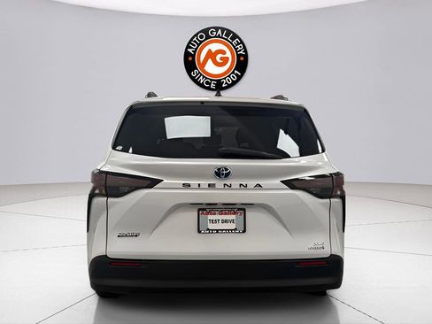 Used 2023 Toyota Sienna XLE image 6