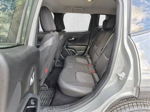 Used 2022 Jeep Renegade Trailhawk AWD/4WD image 18