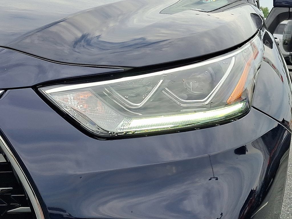 Used 2025 Toyota Highlander Platinum AWD/4WD image 10