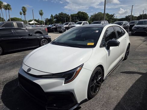 Used 2021 Toyota Corolla SE FWD image 3
