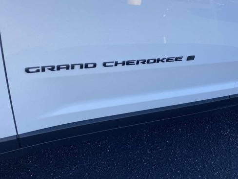 New 2025 Jeep Grand Cherokee Altitude image 22