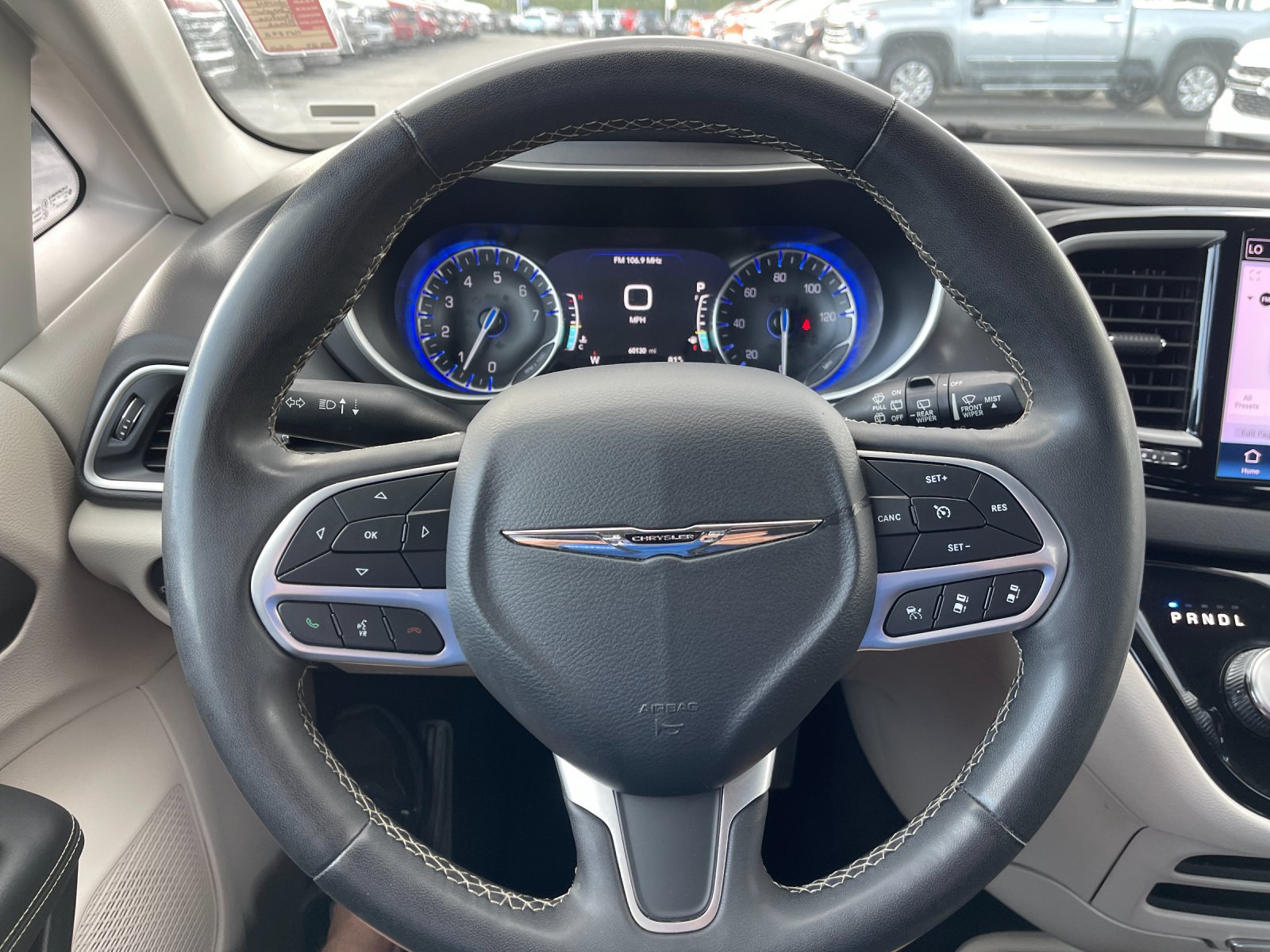 Used 2024 Chrysler Pacifica Touring-L FWD image 27