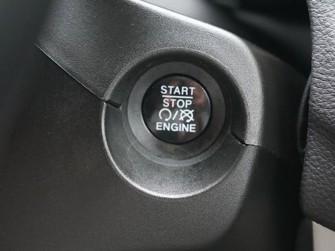 Used 2018 Jeep Compass Latitude w/ Cold Weather Group AWD/4WD image 16