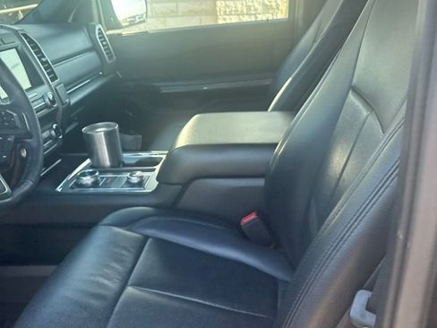 Used 2019 Ford Expedition XLT w/ Equipment Group 202A AWD/4WD image 10