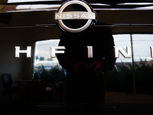 Used 2025 Nissan Pathfinder SV w/ SV Premium Package image 82