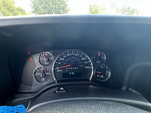 Used 2025 Chevrolet Express 2500 w/ Driver Convenience Package image 25