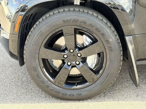 Used 2024 Land Rover Defender 110 X-Dynamic SE AWD/4WD image 33