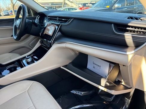 Used 2022 Jeep Grand Cherokee Limited w/ Luxury Tech Group II image 26