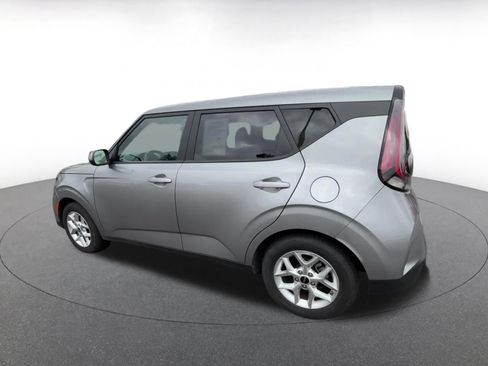 Used 2025 Kia Soul LX w/ LX Technology Package FWD image 10