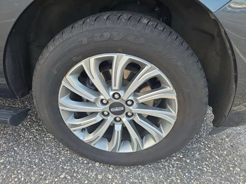 Used 2024 Lincoln Navigator Premiere AWD/4WD image 9