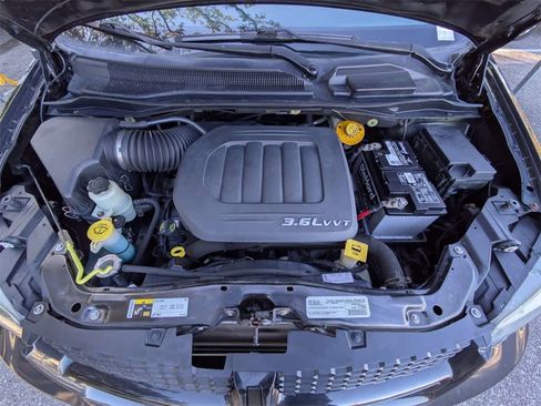 Used 2015 Dodge Grand Caravan SXT image 14