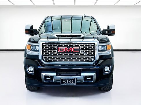 Used 2019 GMC Sierra 2500 Denali w/ Duramax Plus Package image 2