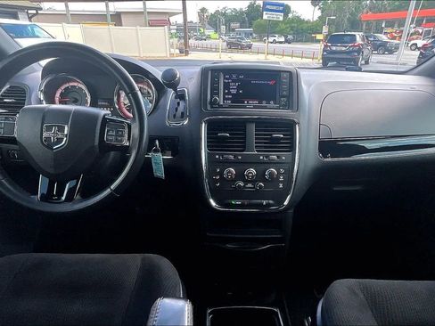 Used 2019 Dodge Grand Caravan SE FWD image 15