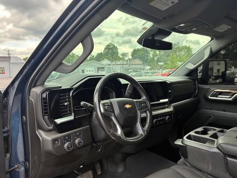 Used 2022 Chevrolet Silverado 1500 LT AWD/4WD image 18