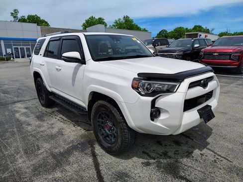 Used 2024 Toyota 4Runner SR5 Premium w/ Moonroof Package AWD/4WD image 3