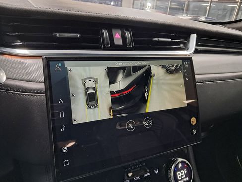 Used 2021 Jaguar F-PACE SVR image 19