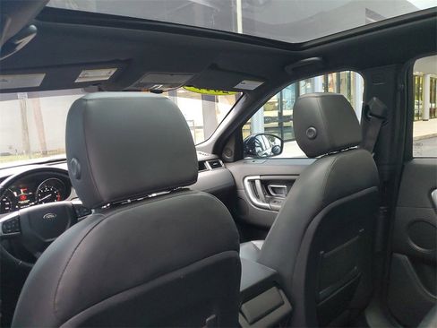 Used 2017 Land Rover Discovery Sport HSE image 12