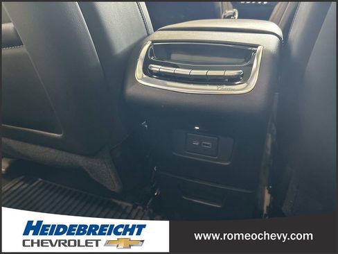 Certified 2023 Cadillac XT6 Premium Luxury image 16