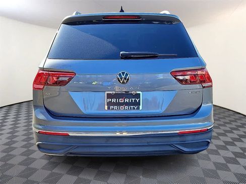 Used 2022 Volkswagen Tiguan SE w/ Panoramic Sunroof Package image 5