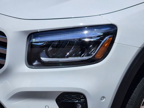 New 2025 Mercedes-Benz GLB 250 4MATIC image 8