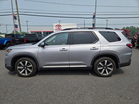 Used 2024 Honda Pilot Touring image 8