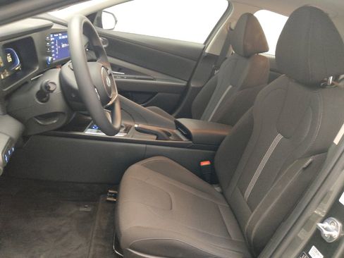 Used 2024 Hyundai Elantra SE FWD image 17