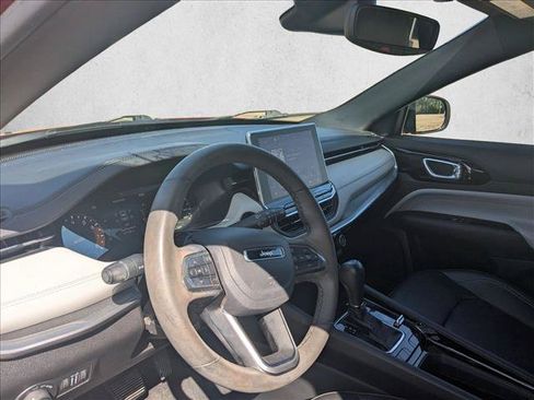 Used 2025 Jeep Compass Limited AWD/4WD image 10