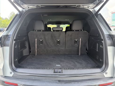Used 2025 Chevrolet Traverse LT AWD/4WD image 29