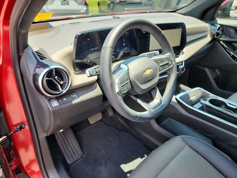 Used 2025 Chevrolet Equinox LT w/ Convenience Package II FWD image 13