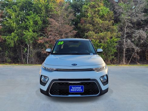 Used 2020 Kia Soul LX image 2